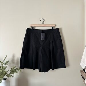 NWT Lafayette 148 Pleated Shorts in Black